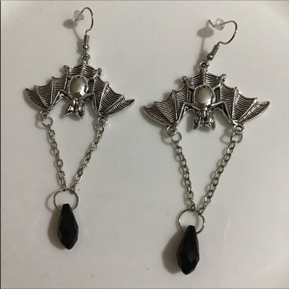 Super spooky hanging bat earrings Goth Gothic new - Picture 7 of 7